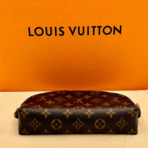 LOUIS VUITTON Monogram Cosmetic Pouch GM - Picture 10 of 11